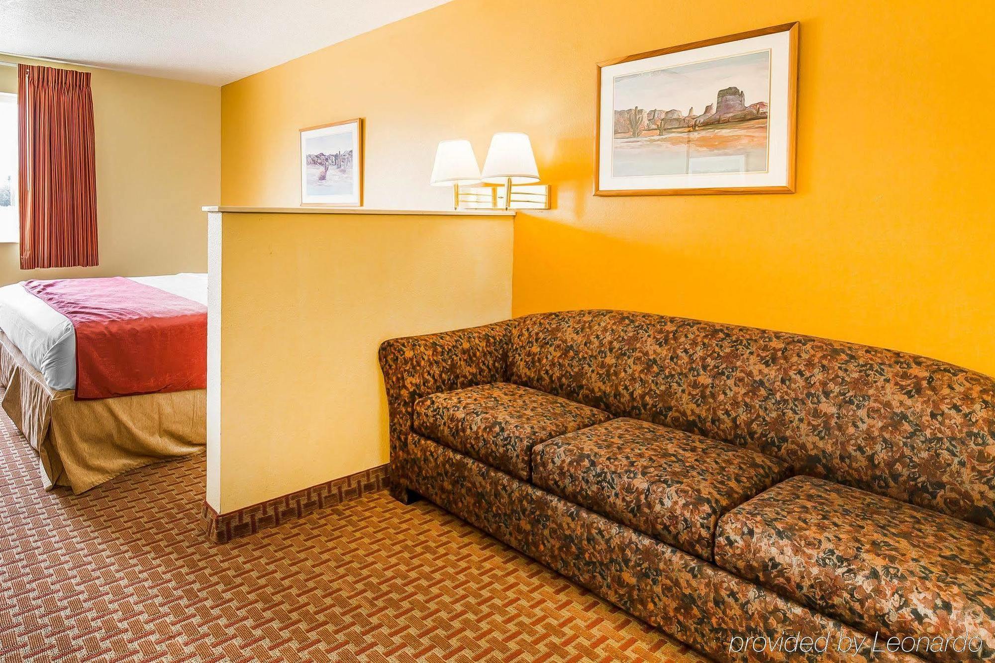Rodeway Inn & Suites Monticello Exterior photo