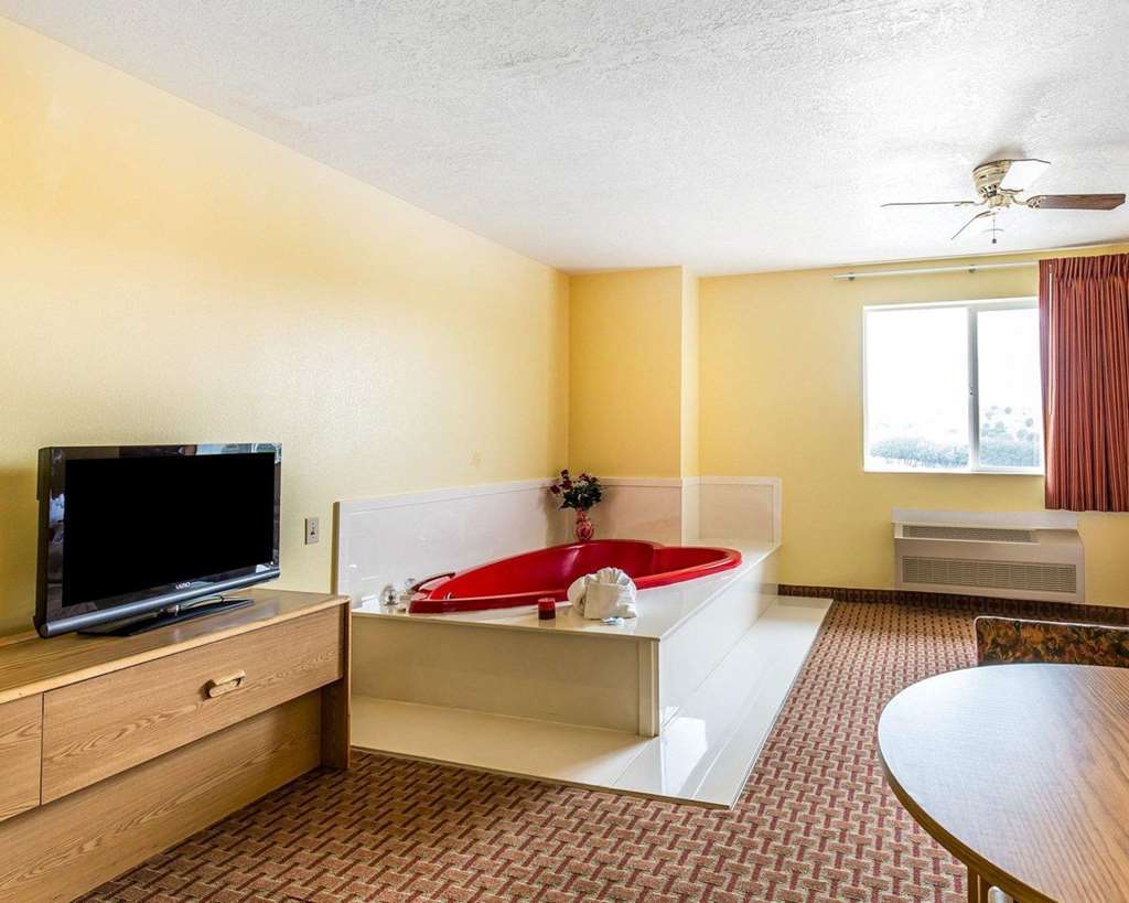 Rodeway Inn & Suites Monticello Room photo